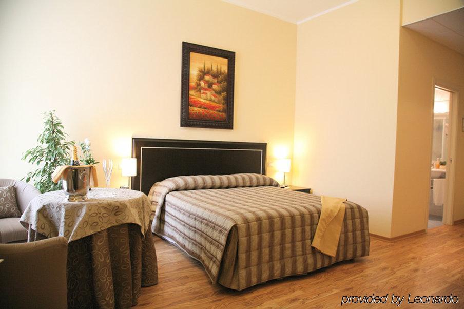 Hotel Villa Cinzia Villanova Mondovi ภายนอก รูปภาพ
