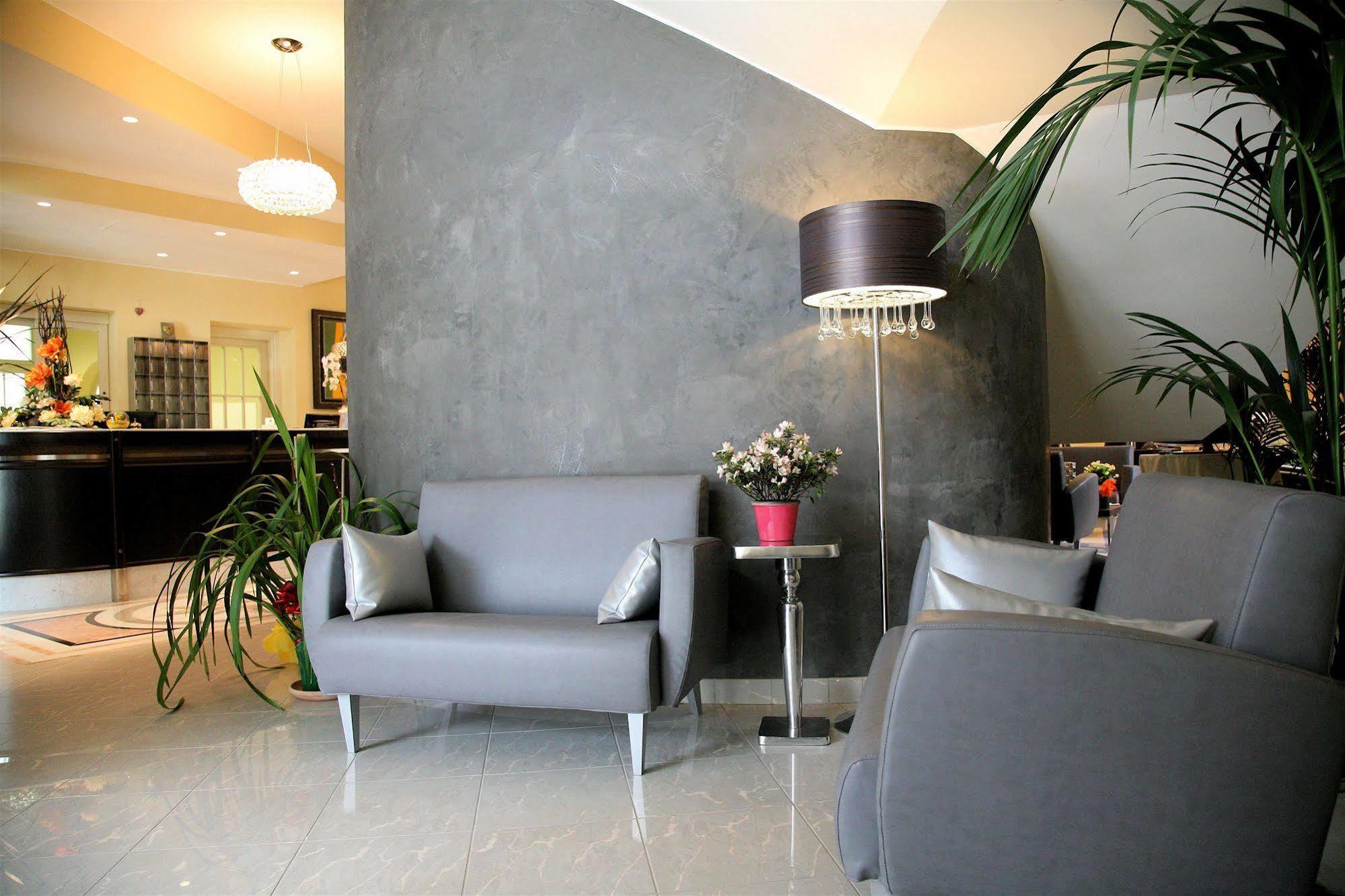 Hotel Villa Cinzia Villanova Mondovi ภายนอก รูปภาพ