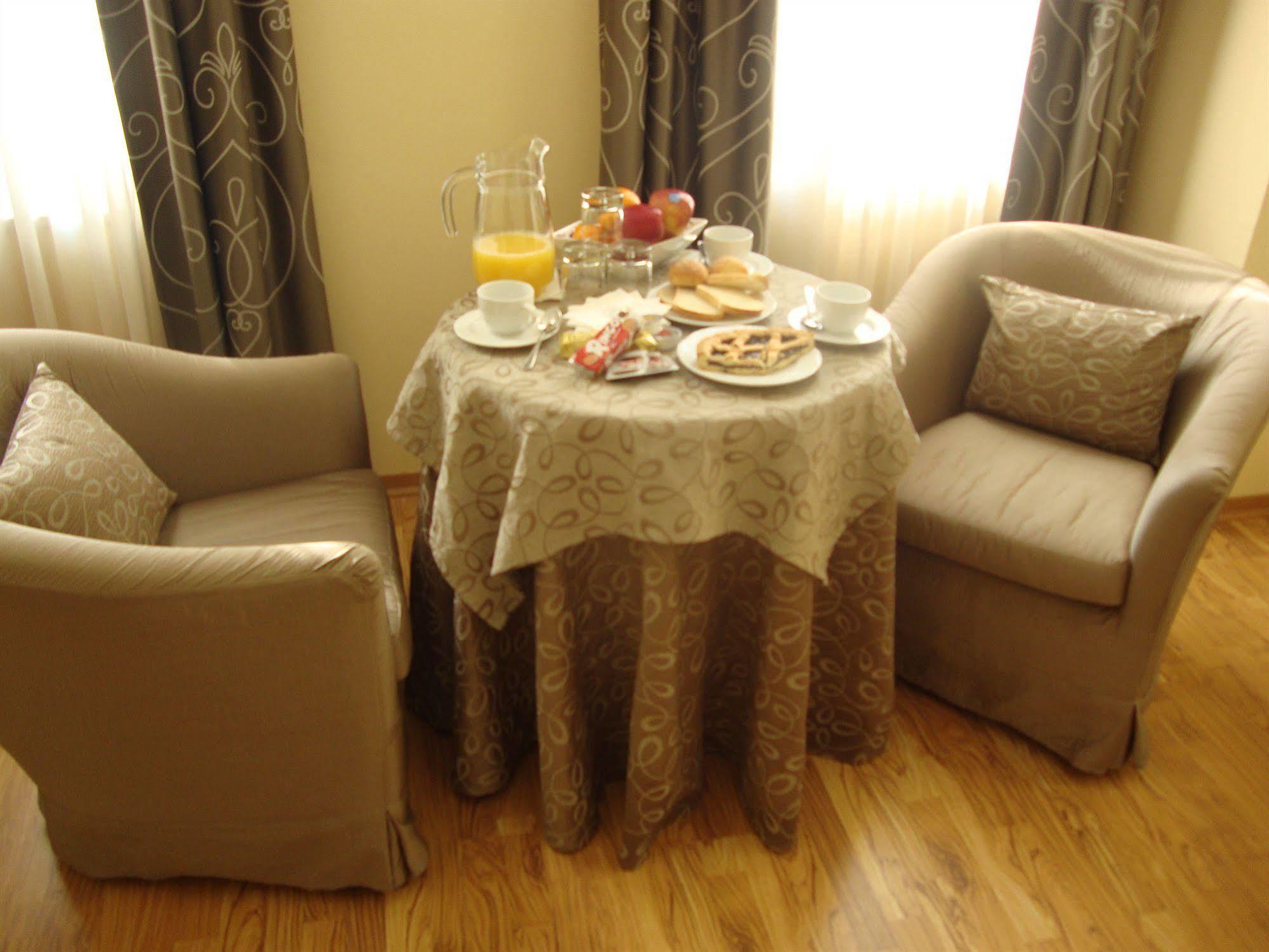 Hotel Villa Cinzia Villanova Mondovi ภายนอก รูปภาพ