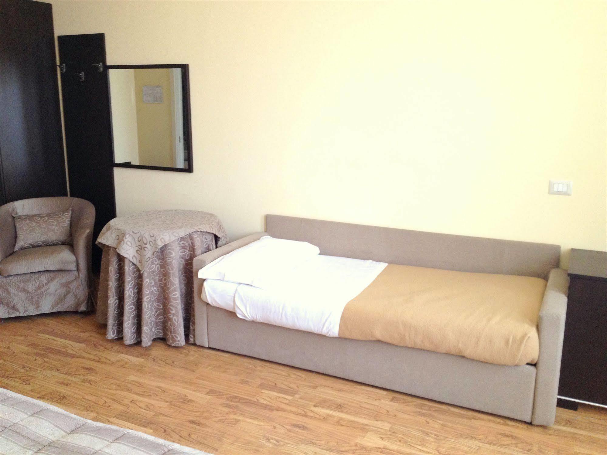 Hotel Villa Cinzia Villanova Mondovi ภายนอก รูปภาพ