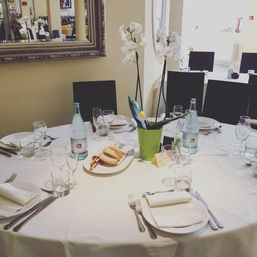 Hotel Villa Cinzia Villanova Mondovi ภายนอก รูปภาพ
