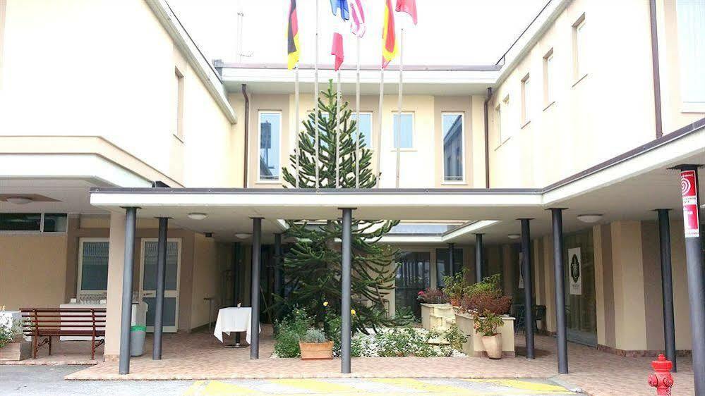 Hotel Villa Cinzia Villanova Mondovi ภายนอก รูปภาพ